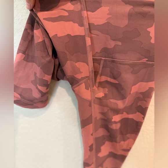 Lululemon Wonder Train High Rise Crop - Picture 6 of 8